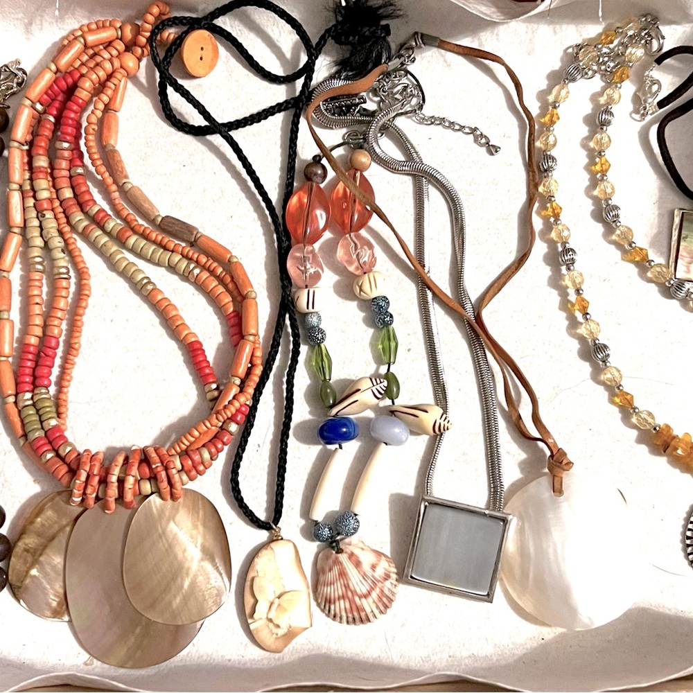 Bundle of 8 necklaces
